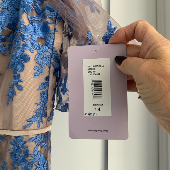 JS Collection Gown - Picture 4 of 9